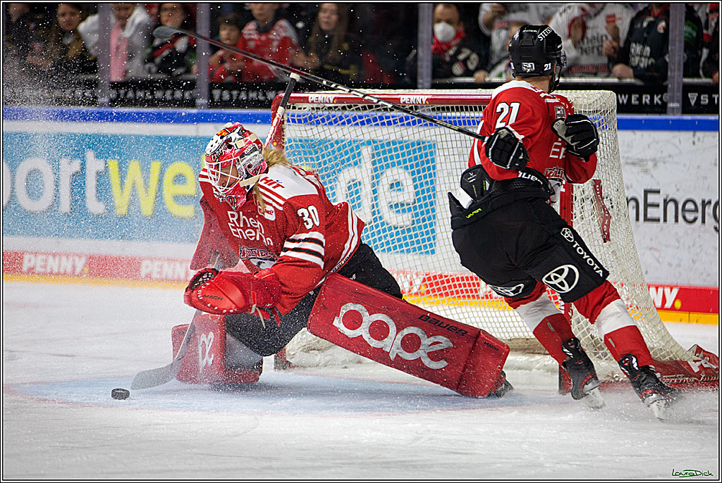 PENNY DEL; Koelner Haie- Loewen Frankfurt; Koeln, 01.12.2022